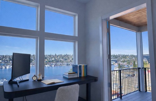 Eastlake House | Modern Luxurious Townhouse;Close to UW & Downtown Seattle.Perfect for MAJOR INTERNATIONAL SPORTING EVENT Stays
