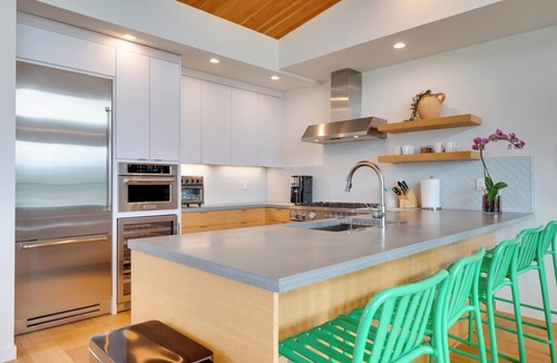 Hood River House | Modern Luxury 4BR Townhome w/Gorge Views - Walk to Hood River Downtown