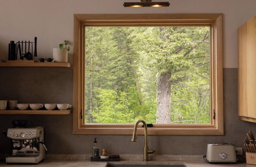 Irwin Cabin | Modern Mountainside Cabin with Hot Tub + Views