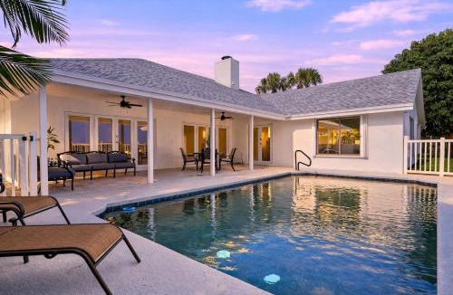 West Palm Beach House | Modern Oasis Pool, Fire Pit Near DT