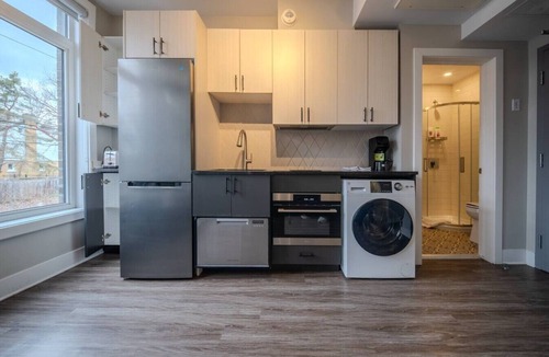 Vanier North Apartment | Modern Open-Concept Studio/Minutes to DT Ottawa