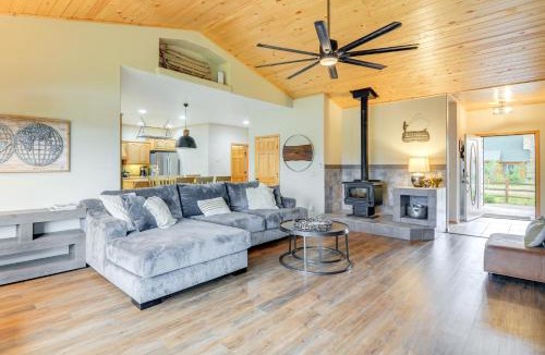 Pagosa Springs House | Modern Pagosa Springs Home w/Deck on Village Lake