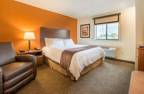 Buena Hotel | Modern Pet-Friendly Stay Close to Yakima Fairgrounds & Local Attractions