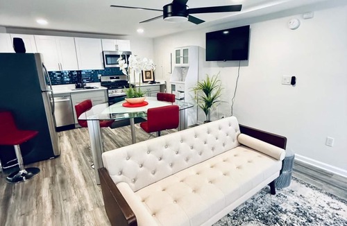 Austell Apartment | Modern Private Bungalow Near Six Flags