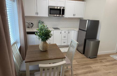 Edgewood House | Modern Private Studio - Separate Entry