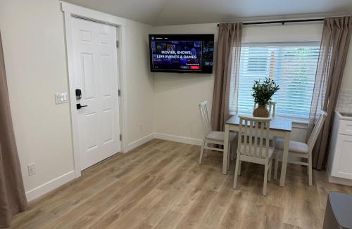 Edgewood House | Modern Private Studio - Separate Entry