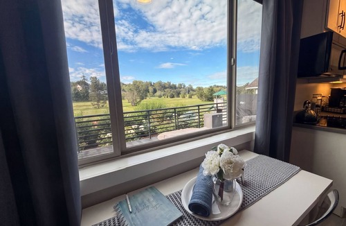 Ferndale Apartment | Modern Sandy Point studio: Golf Views & Beach Walk
