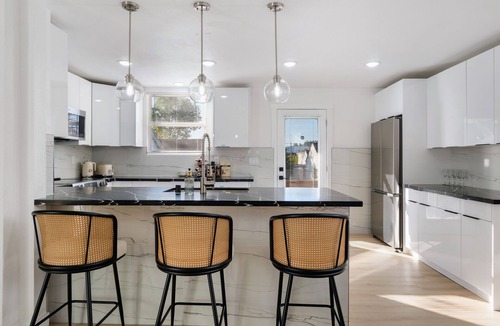 Brighton House | Modern Seattle Retreat 4BR Home Near Downtown