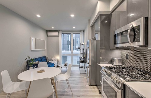 Genesee House | Modern Seattle Townhome, 5 Mi to Pike Place!