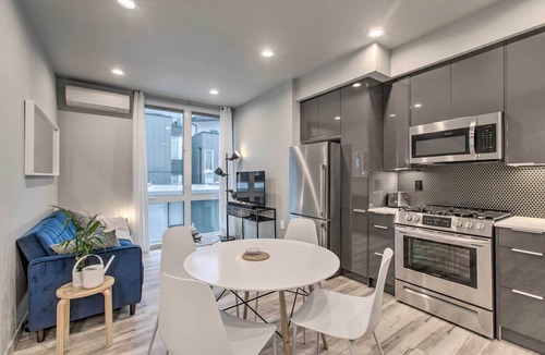 Genesee House | Modern Seattle Townhome, 5 Mi to Pike Place!