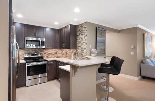 Northwest Bellevue Apartment | Modern & Serene~Min to Downtown