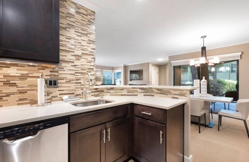 Northwest Bellevue Apartment | Modern & Serene~Min to Downtown