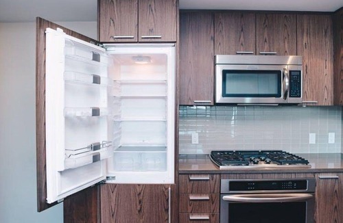 Coquitlam Condo | Modern spacious 1 bedroom with city view