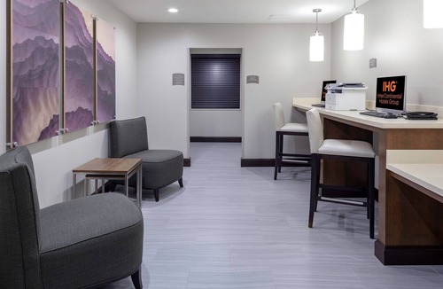 Gilbert Apartment | Modern Studio in Phoenix | Outdoor Pool + Hot Tub + Free Breakfast