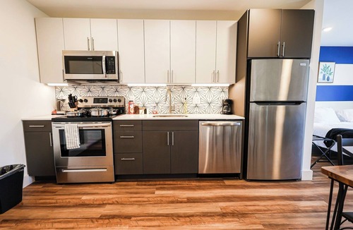 Brewerytown Apartment | Modern Studio KingBed WiFi Gym