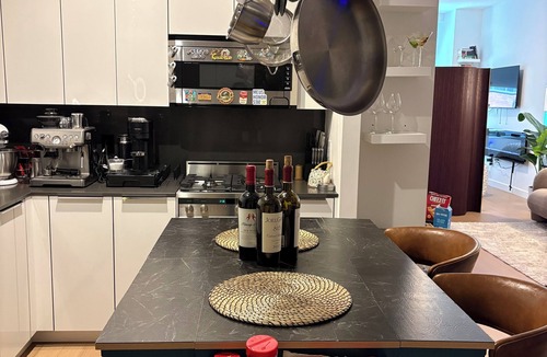 Financial District Apartment | Modern Studio with Chef’s Kitchen Bar, Dedicated Workspace & Home Theater