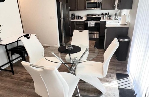 Spokane Valley Apartment | Modern & Stylish King bed WiFi