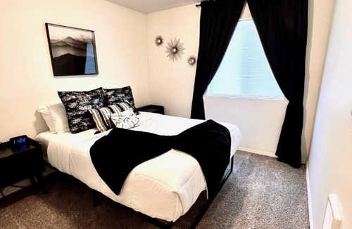 Spokane Valley Apartment | Modern & Stylish King bed WiFi