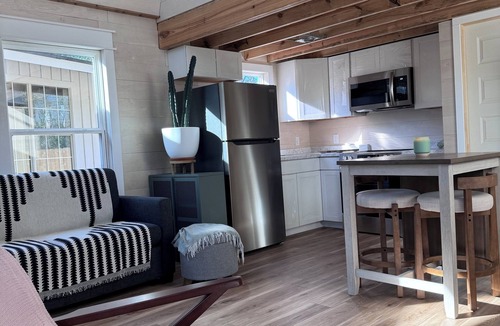 West San Antonio House | Modern Tiny Barn - Urban Oasis in San Antonio