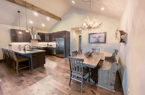 River Run House | Modern Townhome | Slope View | Private Hot tub