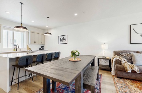 Boise House | Modern Townhouse, Centrally Located Near BSU