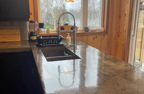Riviere-a-Pierre Ski Chalet | Modern, warm and intimate chalet