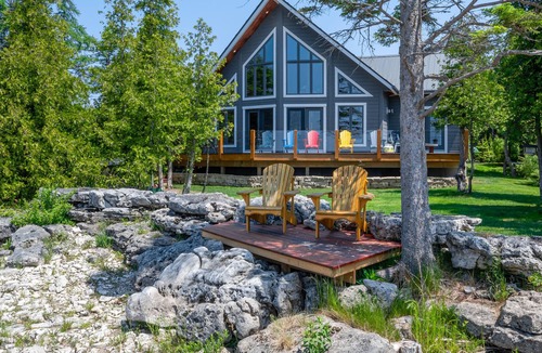 Colpoys Bay Cabin | Modern Waterfront Log Cabin