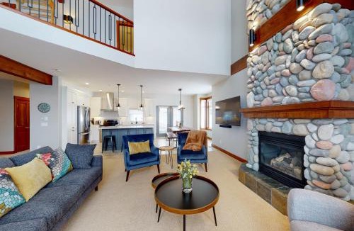 Big White Ski Resort House | Moonshine 365