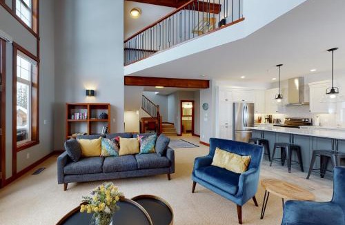 Big White Ski Resort House | Moonshine 365