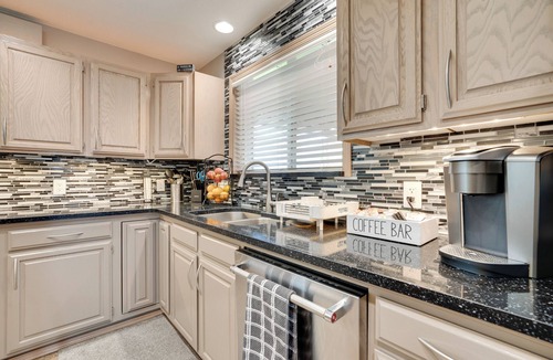 Moses Lake Cottage | Moses Lake Vacation Rental w/Hot Tub & Game Room