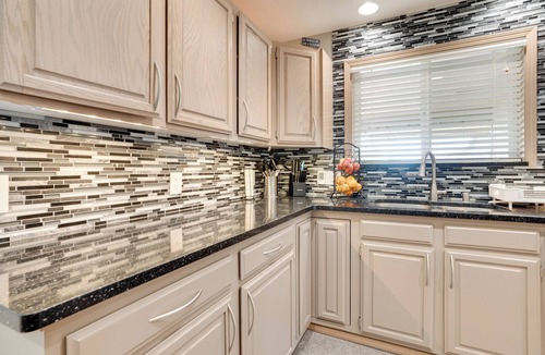 Moses Lake Cottage | Moses Lake Vacation Rental w/Hot Tub & Game Room