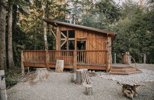 Forks Cabin | Mossquatch Resort - Cabin 1 Upgrade your camping experience!