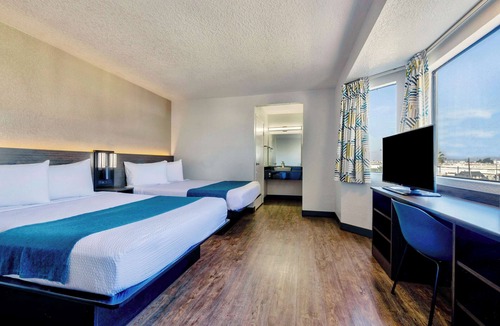 Northeast Anaheim Hotel | Motel 6 Anaheim, CA - Fullerton East