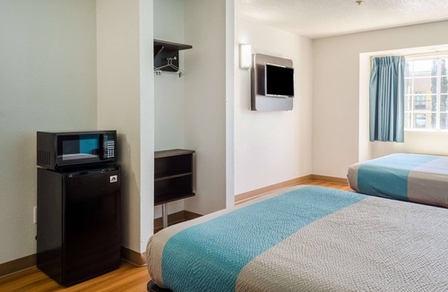 Tillmans Corner Hotel | Motel 6 Mobile, AL
