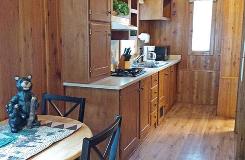 Bow Resort | Mount Vernon Camping Resort Studio Cabin 4