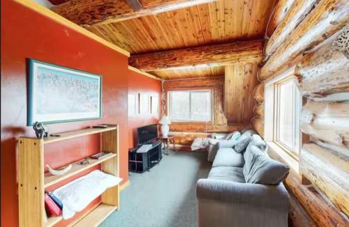 Wildernest House | Mountain Basecamp Hot Tub plus Pool Table