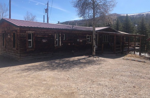 South Fork Cabin | Mountain cabin with river views sleeps 11 . 15 minutes from Wolf Creek Ski Area.