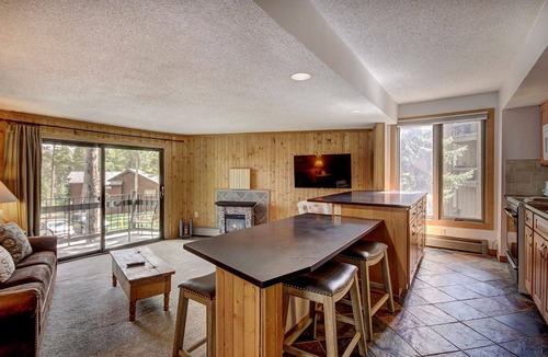 Peak 8 Condo | Mountain is yours! Adventure Basecamp -Wifi-W/D - Bus Route!