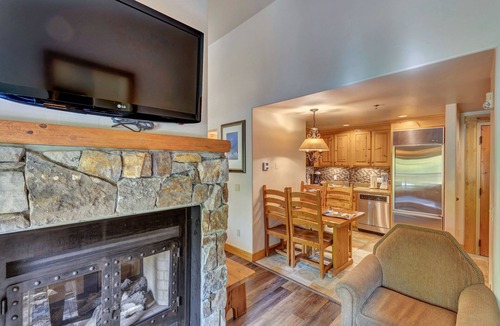 Mountain Village Cabin | Mountain Lodge Jr Ste w/kitchenette - no oven, gas fireplace & ski in-out