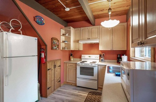 Ardenvoir House | Mountain Music Cabin - Cute House in the Woods