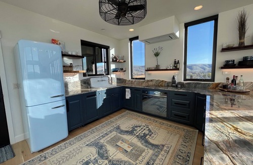 Yakima House | Mountain View Barndominium Farmhouse on 1.5 acres!