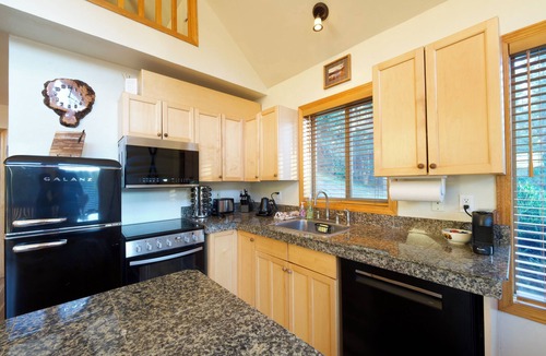 Packwood Cabin | Mountain View Cabin, Hot Tub at White Pass Resort, Mt. Rainier