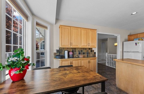 North Glenmore House | Mountain Views & Private Pool, Kelowna