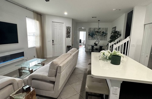 Hunt Club House | Move-in ready townhouse in sought-after Charleston Commons gated community.
