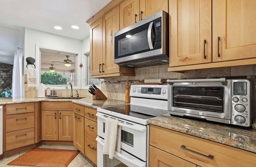 Village Seven House | Multi-Family Luxury Stay~2 Kings~Mtn View~Game Rm