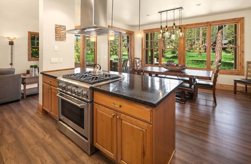 Cle Elum House | Must See Suncadia Retreat! 3 Masters * Hot Tub * Game Room * On the Course!