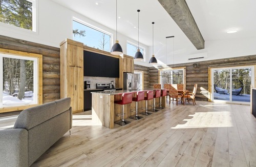 Saint-Gabriel-de-Brandon Ski Chalet | Nature, Comfort, and Getaway | Chalet AKIA