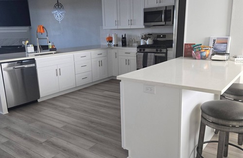 Hammond House | NEAR OREGON COAST and FORT STEVENS! HOT TUB-RIVER VIEW-CARGO SHIPS-REC ROOM