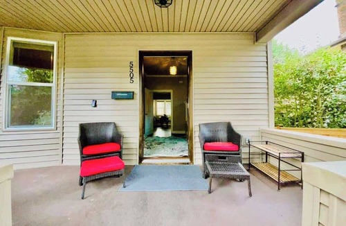 University District Apartment | Near University 1 Bedroom