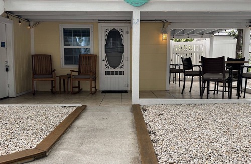 Wrightsville Beach Cottage | Nestled between the BEACH & BANKS CHANNEL- walk to PIER, RESTAURANTS & GROCERY!